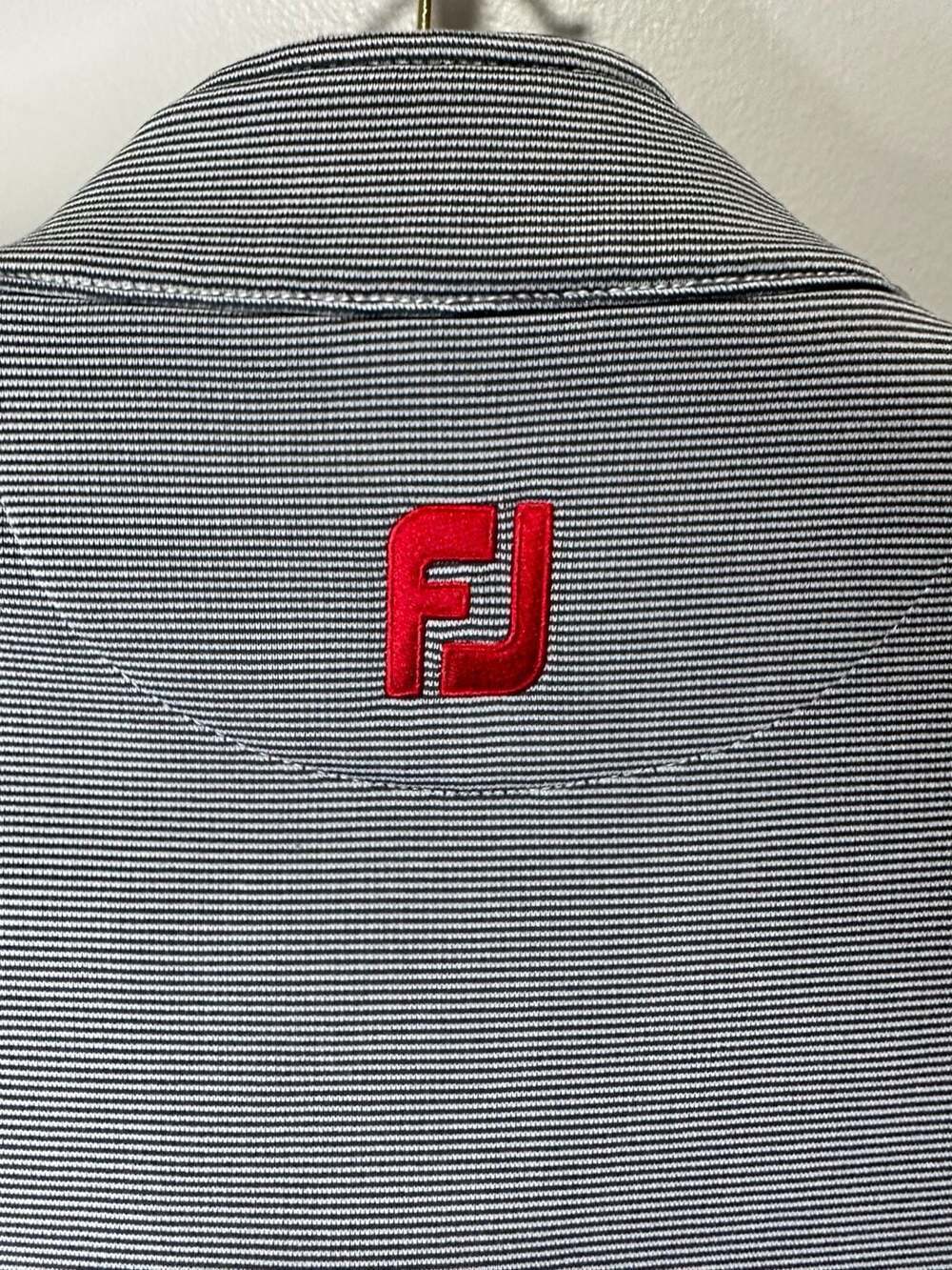 FootJoy Men's Micro-Stripe Quarter-Zip Golf Pullover, Grey/White, Size Medium - Picture 4 of 6